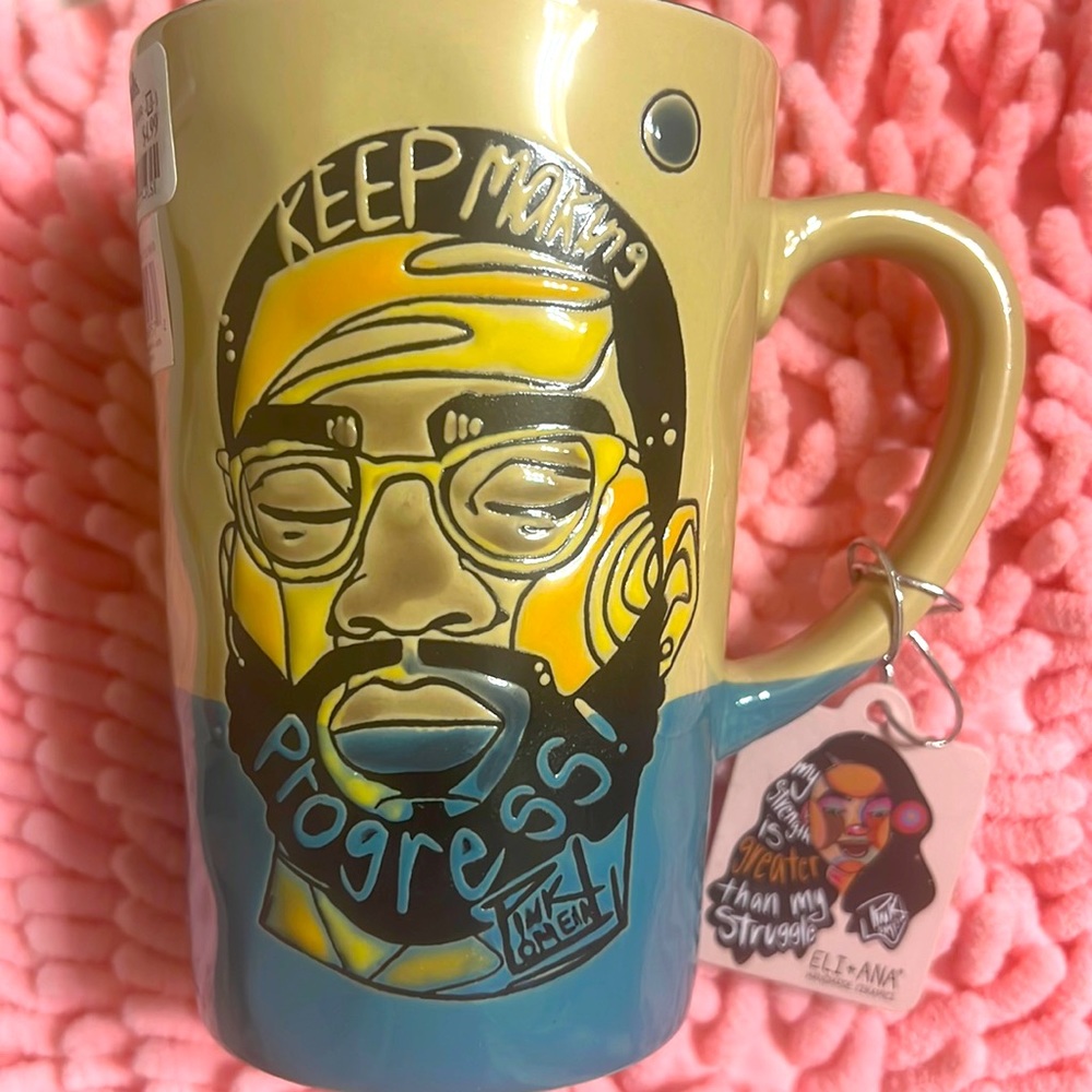 New. Gorgeous coffee/tea mug with beautiful art